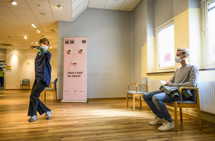 Norrdans bjuder på personligt möte vid vaccinationsväntan med föreställningen ONE ONE ONE