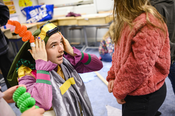 Barn på samtida dansworkshop med Norrdans