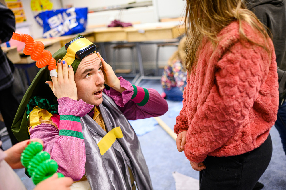 Barn på samtida dansworkshop med Norrdans.