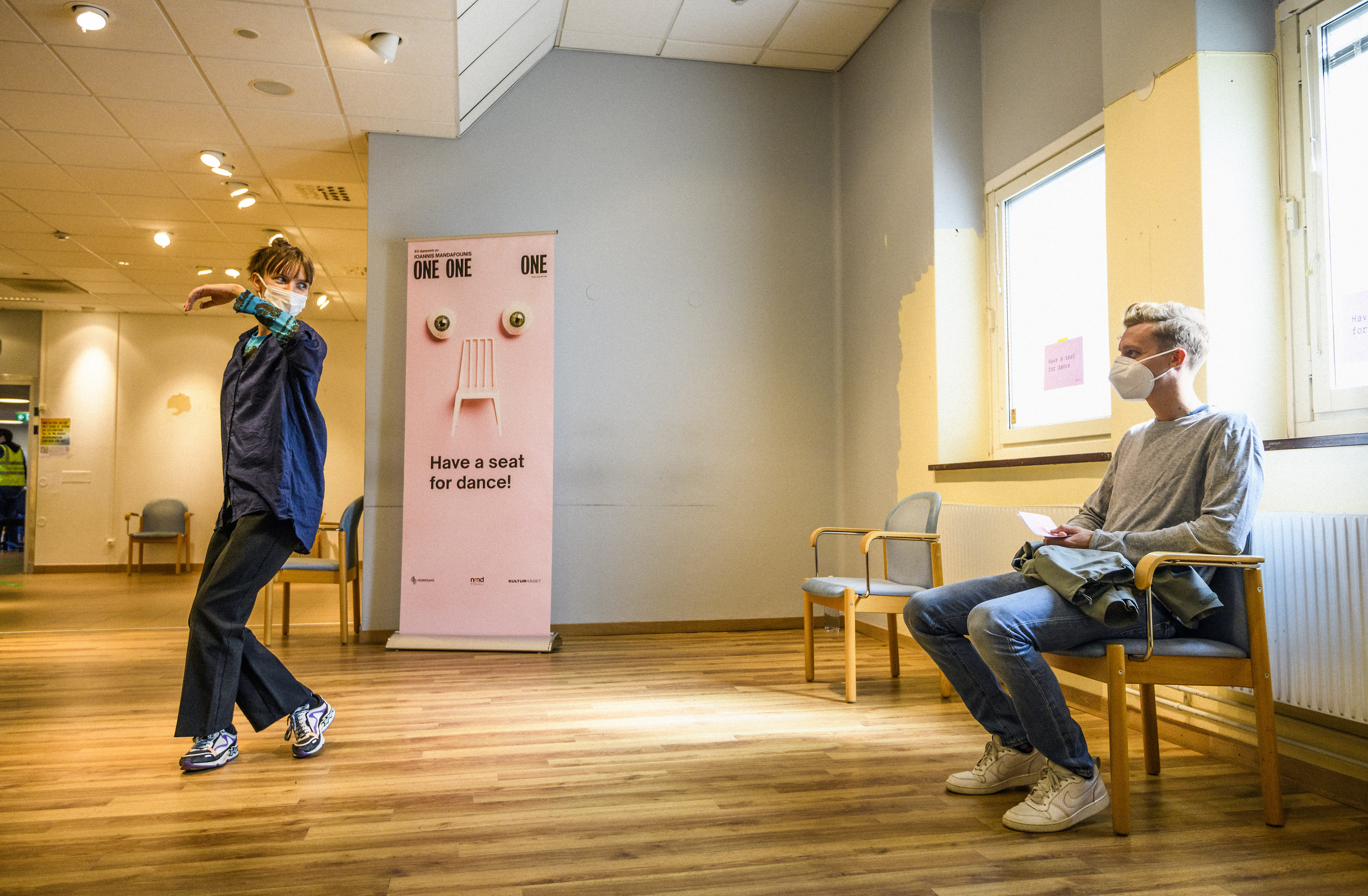 Norrdans bjuder på personligt möte vid vaccinationsväntan med föreställningen ONE ONE ONE